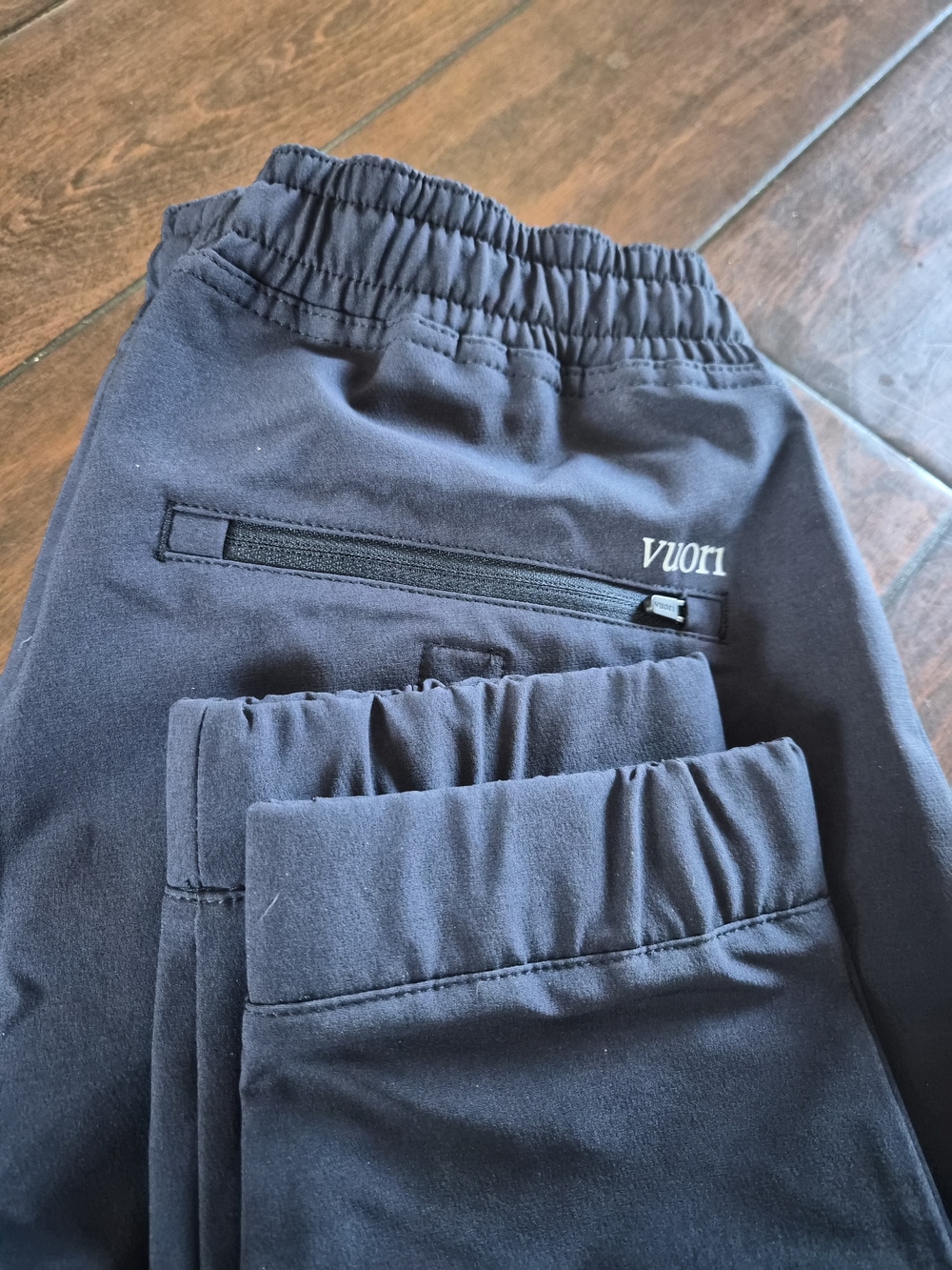 New Vuori Transit Joggers In Navy - Picture 3 of 6